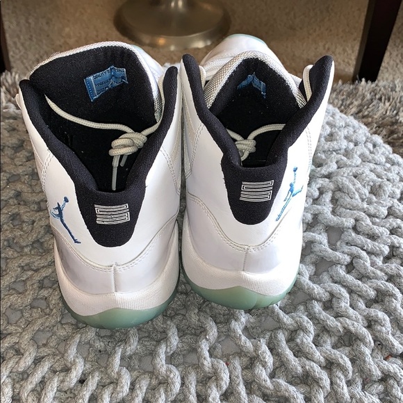 Jordan Retro 11 - Picture 3 of 6